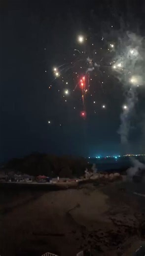 感谢 @HuobiGlobal @HTX_Molly @Ceee333_的活动邀请，还是那句每次见面都很开心。没什么任何束缚，真心交友就会真心付出，没啥毛病！同样也认识了很多新的web3友人，都各有特点！相互学习因为自己一直在玩defi赛道么。所以对各个 perp dex都有参与。和博主聊天中发线其他人也在玩孙悟空 @sunwukong_DEX！都说用起来最直观的感受是界面和操作体验特别舒服。 我反正觉得相对于一些纯血欧美的项目，孙悟空的交易页面布局更加干净，开单时的点位展示清晰，K线图表工具也很专业。新手好上手。下单、撤单、平仓响应快，高峰期几乎没有明显延迟，滑点控制得不错。大额订单进出时，深度聚合得还不错，不会轻易出现卡顿或大幅滑点。整体给人的感觉就是“CEX 级的丝滑”！再看看费用方面是它的一大亮点。🌟平台推行 0 Gas 政策，加上 Maker 手续费能低至 -0.005%、Taker 约 0.015%，在当前 DEX 里属于极低水平。相信很多朋友肯定也算过：平台通过各种活动和补贴，实际在让利用户有时候奖励发放金额甚至超过手续费收入。项目做的还是踏实，不是靠概念也非 @jus