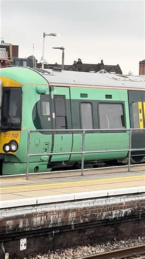 Southern Class 377 702 #train #trainspotting #southern