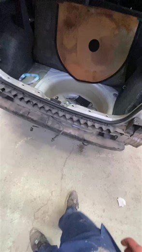 Quant tu trouve de l’argent dans une voiture #carrosserie #reparation #tutorials #astuce #automobile