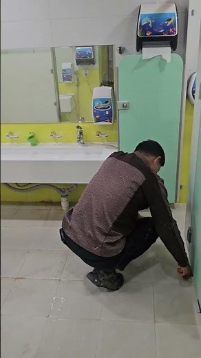 전문 큐비클 시공 업체 : 주식회사 소풍은 어린이 화장실칸막이 공사 후 물청소까지