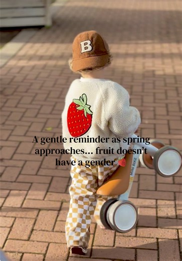 As spring approaches, the girls aisles fill up with the cutest fruit prints 🍓 Just a little reminder that fruit doesn’t have a gender — if you love it, dress your boys in it. Fruits are for everyone #toddlerclothes #toddleroutfit #toddlerstyle #toddlerfashion #boyclothes