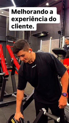 Ronie Oliveira on Instagram: "Meu trabalho aqui não é só ficar nos bastidores, é identificar onde vocês “travam” e criar soluções pra facilitar o SEU treino. #treino #musculação #academia #interfit #boratreinar"