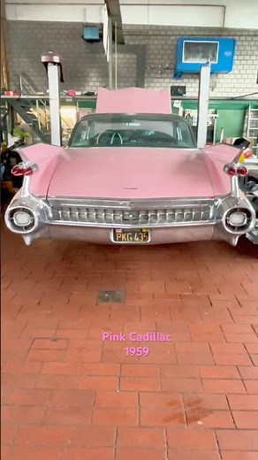 Pink Cadillac 1959.Ein luxuriöser Full-Size-Wagen, der oft als Limousine Sedan oder Coupe gebaut#car