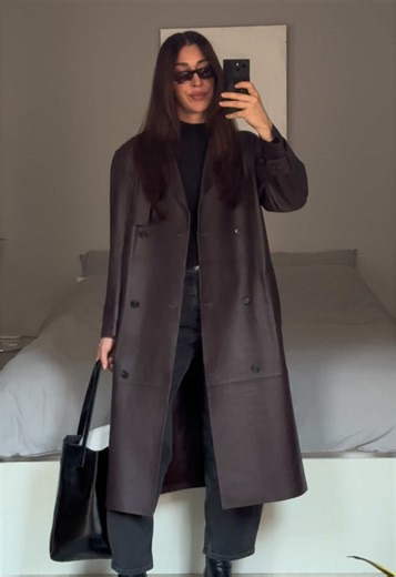 Wearing sweater and leather trench from @Theory jeans from @Everlane boots from @Massimo Dutti and bag @Givenchy