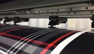 3 2 1 deins 󾍔heißt es nicht bei uns!! Wir stellen den Jacky GTI Stoff in Matt oder Glanz als Folie selbst her 󾍇✌️️ | MC-Folia GmbH