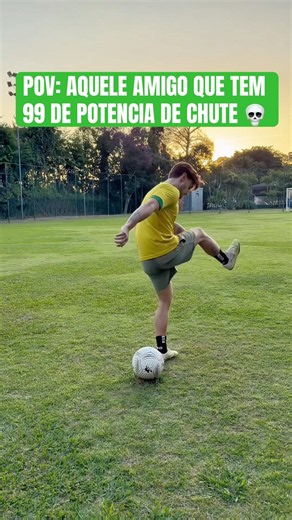 Marca aquele amigo que tem esse chute 👇🔥#futebol #bera #chute #humor