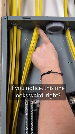 Proper Connector Usage for Romex Wiring in Electrical Panels