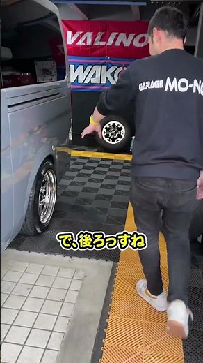 【日産NV350キャラバン】タイヤ&ホイールは小さめ？むっちりシャコタン仕様？ESSEXさんのオーバーフェンダー・ファブレスさんのXR-6ホイールを付け足回りカスタム！(商用車)(バン)#shorts