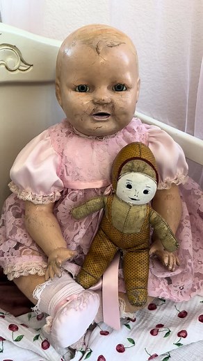 Do you have anything special from your family members? #doll #babydoll #antique #antiquedoll #olddoll #grandma #boneca #old #fyp #foryou #viral