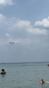 Thunderbirds action at the Fort Lauderdale Airshow | J.A.S