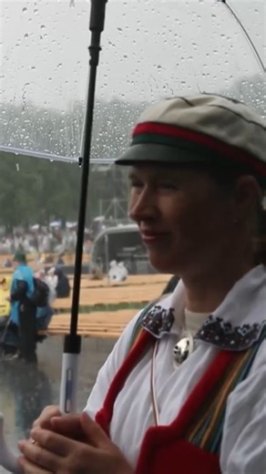 😊Laulu- ja tantsupidu on unikaalne koht, kus eestlased unustavad korraks oma erimeelsused ja poliitkemplused, tõdes president Kersti Kaljulaid #postimees #laulupidu #iseoma | Postimees