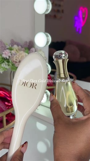 Dior Gold Welcome Gift: J’adore Hair Mist & Brush