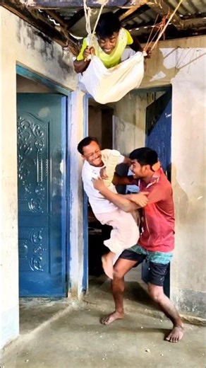 দরজার উপর থেকে বারি দিয়ে ধরা খেয়ে ফেলেন #comedy# short video #subscriber