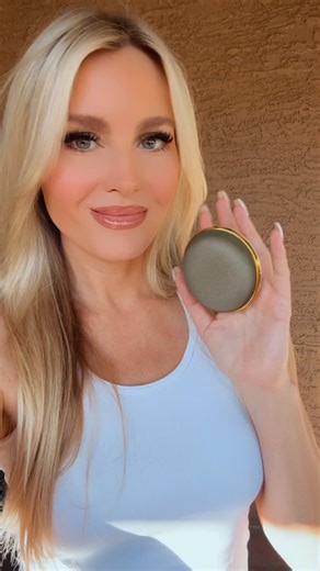 I’ve been using my FIRMAGLOW by @luxenebeauty for 4 weeks now and in love with how soft my skin is! FIRMAGLOW is “microdermabrasion for the body” and what is great is that I can do it at home on my schedule 🙌🏻 The diamond-coated abrasive surface gently resurfaces the out-most layer of dry, dull skin, exposing a healthier glow. Some of the benefits include: -Decreases brown spots -Relieves dry itchy skin -Improves skin crepiness -Improves fine lines and wrinkles -Improves overall skin tone -Hel