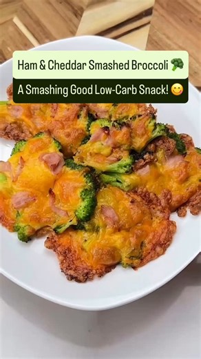 Ham & Cheddar Smashed Broccoli 🥦🧀🐷 Transform broccoli into an irresistibly crispy, cheesy, and savory delight! This simple method creates a fantastic low-carb side dish or #snack. 😋 What You Need: 🥦 12 oz broccoli florets (fresh or frozen can be used) 🫒 2 tbsp olive oil 🌿 1 tsp ranch seasoning 🍖 1/4 cup cooked and diced ham 🧀 1/2 cup shredded cheddar cheese How to Make It: 1️⃣ Begin by steaming the broccoli florets until they are tender-crisp. 2️⃣ Once steamed, carefully place the flore
