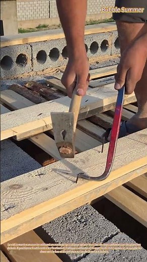 Fixation des clous : enfoncer les fixations saillantes au ras de la surface du bois