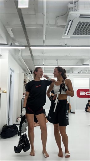 alice .𖥔 ݁ ˖ model. boxing. videographer. on Instagram: "pretty girls do martial arts 💥🥊 #boxing #mma #womenboxing #strongwomen #besties #girltherapy #seoul #korea #복싱 #복싱하는여자 #운동하는여자 #여자코디"