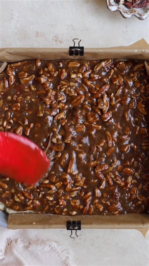 With a thick, buttery shortbread crust and a rich pecan pie filling on top, these Pecan Pie Bars are every pecan pie lover’s dream! 🥰 👇 recipe in the comments 👇 | The Recipe Rebel
