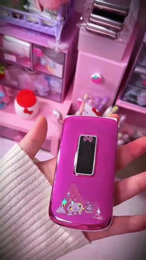 Retro Revival: Did You Miss the Flip Phone Frenzy