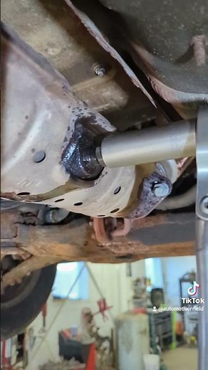 O2 sensor thread repair #automotive #techlife #lifestyle #mechanic #tips