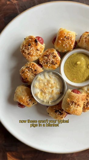 Once you show up with everything bagel pigs in a blanket - we fear these will make you the “bring snacks every time” friend. 😋 ~ Ingredients: Check out our Tastemade Cooking App for the full recipe! 1 sheet puff pastry, thawed but still cold 12–16 small uncured sausages or mini hot dogs 1 egg, beaten, for egg wash 2–3 tablespoons everything bagel seasoning | Tastemade