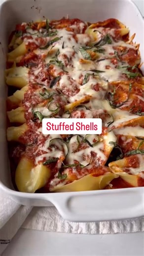 Tara Smithson | Simply Made Eats on Instagram: "This Stuffed Shell Recipe is a holiday favorite and we always make it for our Christmas Eve party. It’s vegetarian friendly, but you could also add in ground beef or sausage. Super easy to make! Comment “recipe” and I’ll send the recipe right to your messages."