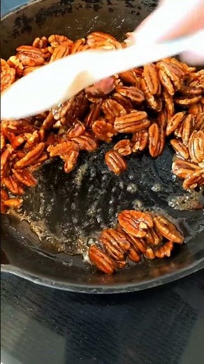 Maple Candied Pecans! Done in under 15 minutes #easydessert #pecans