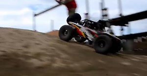 走らせて面白いRCカーってこういうモノかもと思った