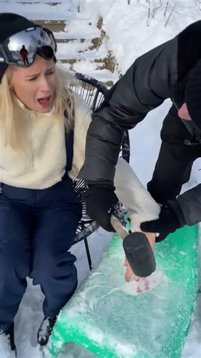 The Frozen hand prank #viral #funny #magic | Julien Magic