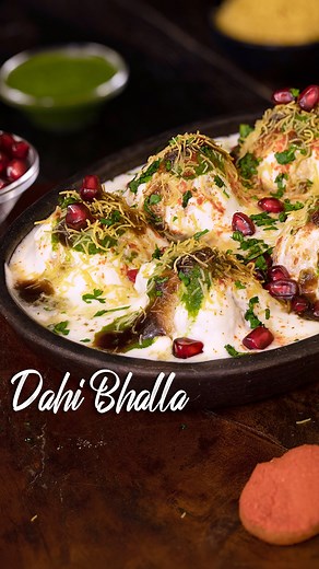Dahi Bhalla is one of the best street food recipes. It provides good nutrition and it is also very very tasty😍 #dahibhalla #dahibhallarecipe #dahivada #chaat #streetfood #indianfood #indianrecipes #homecooking #instafood #instagramfood #cooking #foodvideos #indianrecipes #eveningsnacks | Home cooking