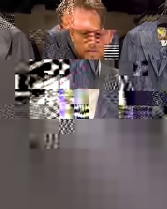 Look sharp in your suit with this pocket square folding tip👌 | MetDaan