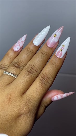 Postiça com Nail arte delicada🤍✨ #postiça #nails #nailart #naildesigns #nailtutorial