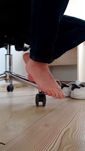 master İskender on Instagram: "You will lick and clean my dirty feet under the desk in the office, slave 🙇🏻‍♂️"