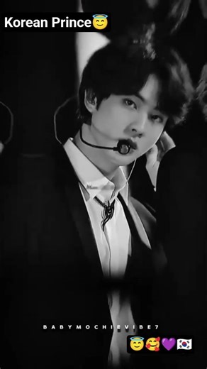army do you love Jin coment please army 🥰🫣🤗💜🇰🇷