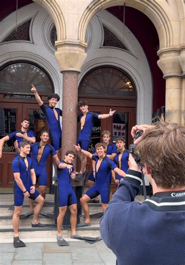 ☀️ Mamma Mia is officially back in town! What better way to celebrate than with a photoshoot? #mammamia #theatre #leeds