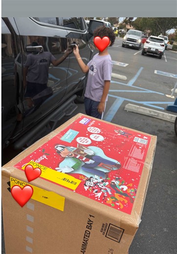 We found the viral goofy at @The Home Depot after searching high and low for him 🎄#goofy #homesepotchristmas #viral #disneychristmas #animatronic