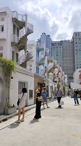 ⏰Spending time at one of the instagramable spots in Singapore, Bugis, Singapore 💛. #bugis #bugisstreet #instagramable #singapore #tipsandtricks #visitsingapore #fblifestyle | Deedee