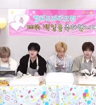 🐺! Kacauu lyz, raja terakhir kita soal makanan, alias si picky eater bisa bisanya anteng makan tanpa protes ini itu 😭 emang cuma si sangwon lah yg bisa handle kerewelan beliau ini