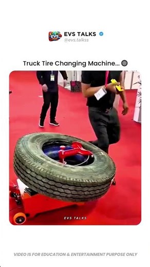This Machine Changes a Truck Tire in Seconds 😳🛞⚙️