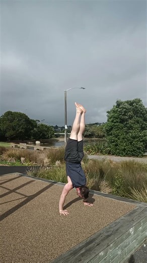 Handstand a Day 385