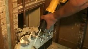 How to Remove an Old Bathtub - Fine Homebuilding