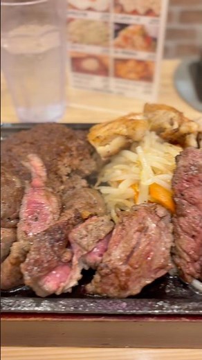 【東京駅】コスパ最強の塊肉…！駅ナカで味わう「極厚ビフテキ」が旨すぎた🥩✨ジューシーな肉汁と特製ソースが絡み合う。自分へのご褒美に最高すぎる…詳細は説明文をチェック#東京駅グルメ#ステーキ #飯テロ