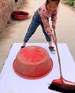 Check out this artist's impressive painting skills! 🎨🖌️ | Bloom