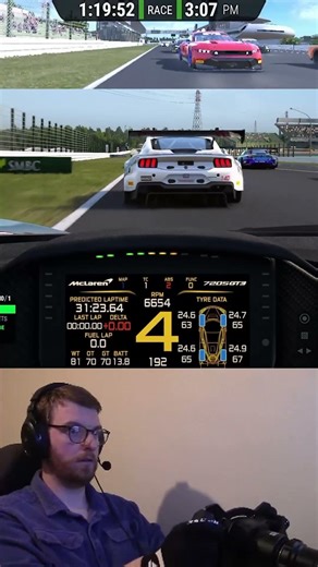 Turn 1 MADNESS 😳 #GT3 #simracing #suzuka #moza #simracing #simlab #mclaren #ferrari #assettocorsa