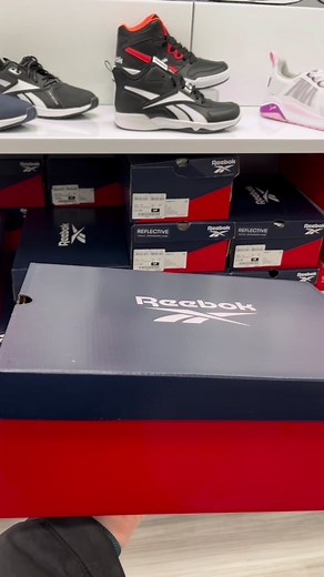 6.7K views · 17 reactions | Notre paire de chaussures pour enfants coup de cœur du moment ! Les chaussures Reebok offrent l’alliance parfaite entre durabilité et style tendance.  | Club Chaussures | Facebook