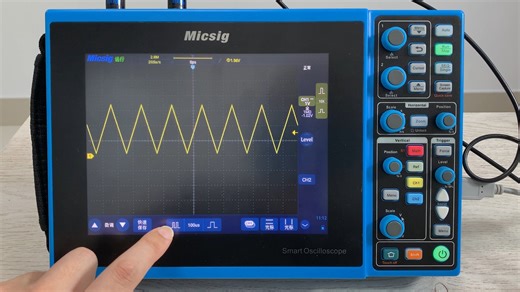 用示波器观察各种波形（方波、正弦波、三角波、锯齿波）