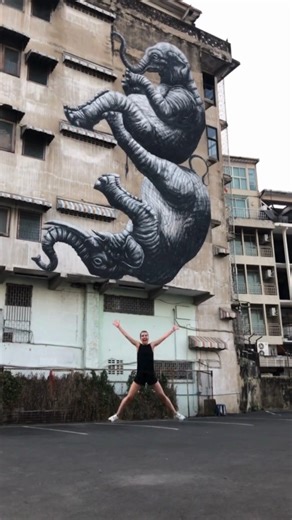 From Germany 🇩🇪 to Thailand 🇹🇭 Two running tours in the heat 😎, humidity and this amazing city we call Bangkok 💜🩵💛 Our guest jumping for joy because she absolutely loved every moment of it. Thank you for choosing us yet again. 🎉 Let's keep running the world together. ✨ | Go Running Tours