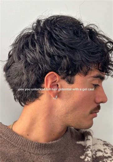 Everyday is a day closer to my perfect routine🙏🏽 I've gone through many different looks and variations of the same haircut but the final result really comes down to styling. If i'm going for more of a fluffy but defined look vs a wet look I've started to scrunch everything out with hair oil What do you guys think? Hair Elixir (Hair oil) from @BASED #menshair #wavyhair #hairinspo #routine #haircut