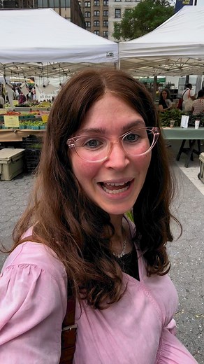 Come with me to the Union Square farmers market in the heart of NYC #famersmarket #nyc #nycfood #shopping | Miriam Malnik-Ezagui