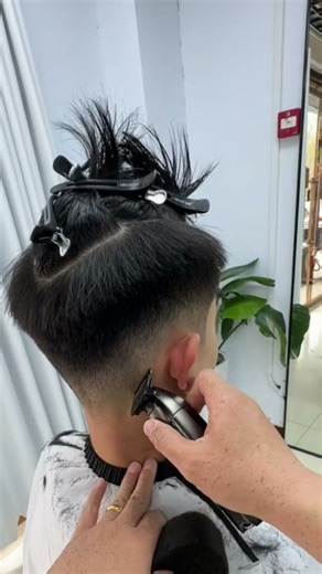 🛑 STOP Cutting Your Hair Wrong! This Fade Blends Perfectly with Straight Hair